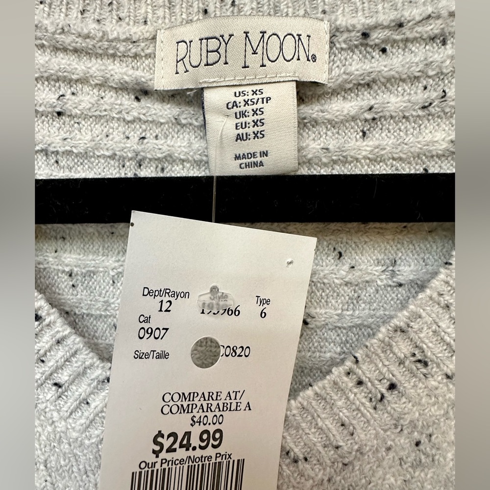 Ruby Moon Sweater Size XS - Picture 4 of 7